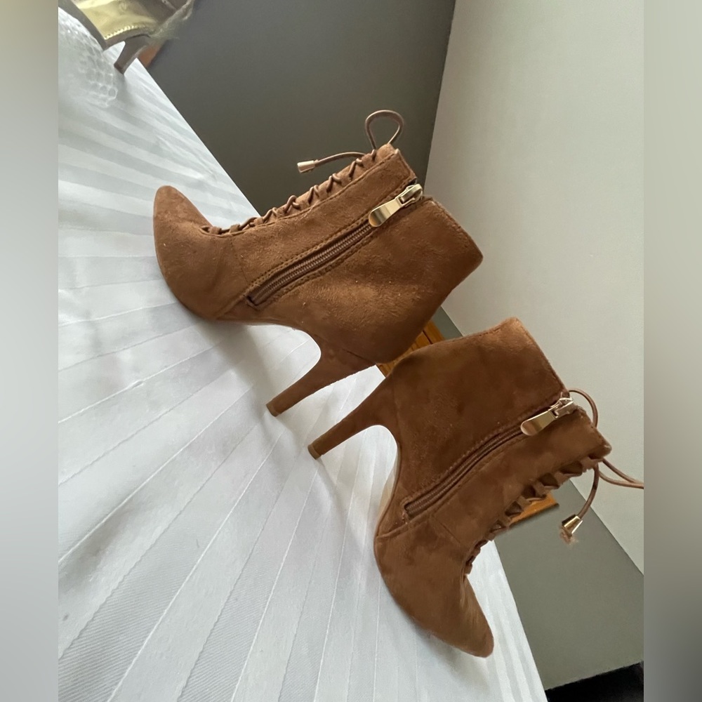 Brown suede boot/shoe size 6